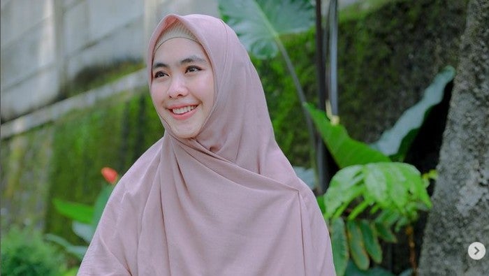 Gaya Hijab Oki Setiana Dewi 19 169