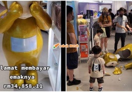 patung teletubbies jatuh