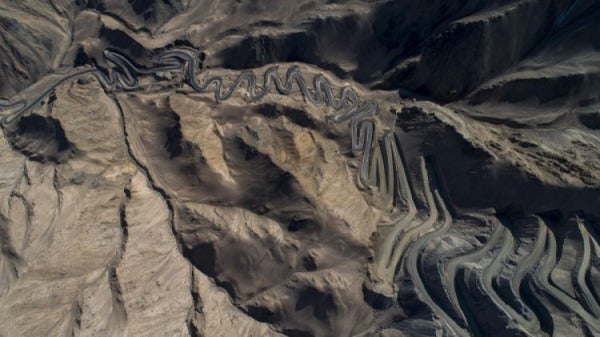 Pamir Sky Road2 750x421 1 e1656208675303