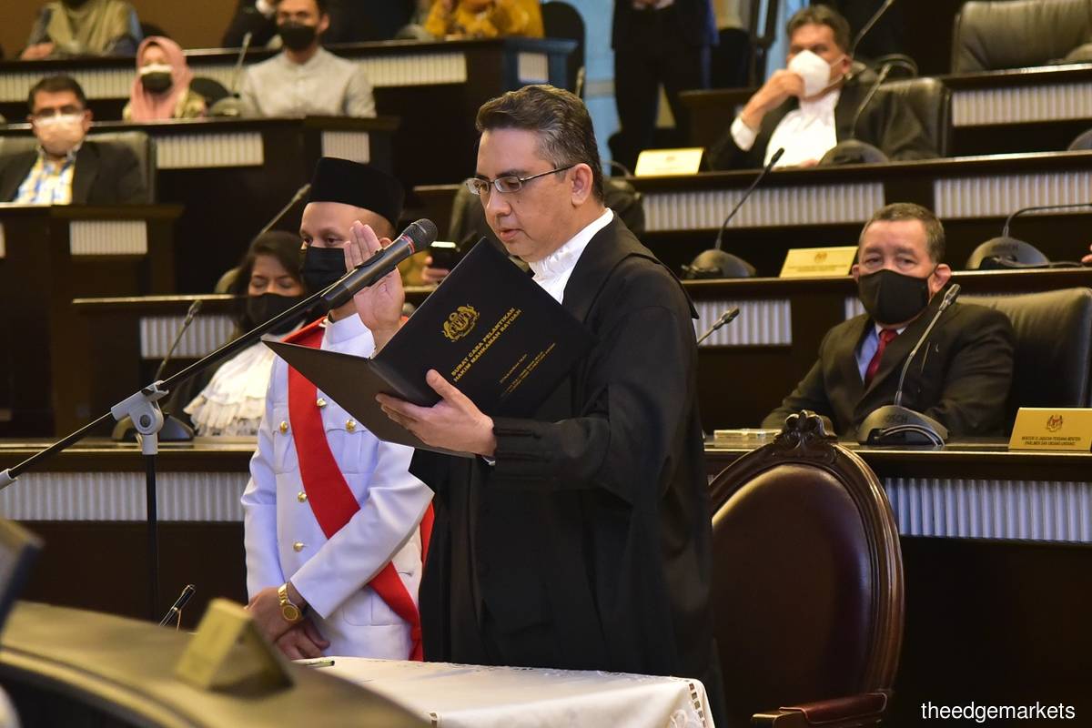 Justice Nazlan Takes His Oath As Coa Judge 20220204183639 Theedgemarkets