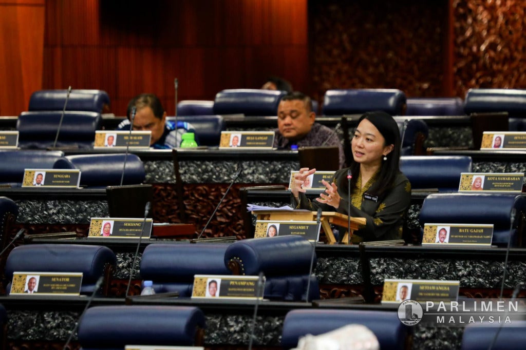 YB Hannah Yeoh di Parlimen
