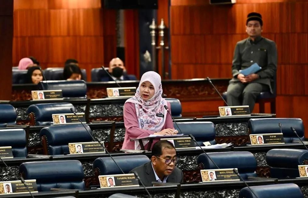 Menteri Pendidikan Fadhlina Sidek Berucap Di Parlimen