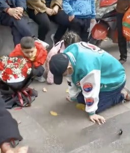 Melutut 1