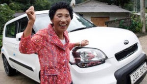 nenek lulus ujian memandu