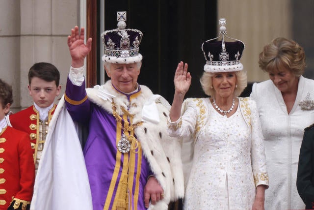 Charles Camilla Buckingham Palace 1487953811