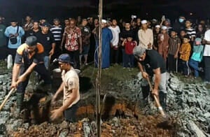 Kekasih Hamil Bakar Pengebumian