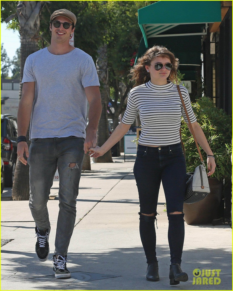 Joey King Keeps One Hand In Boyfriend Jacob Elordis Pocket 01