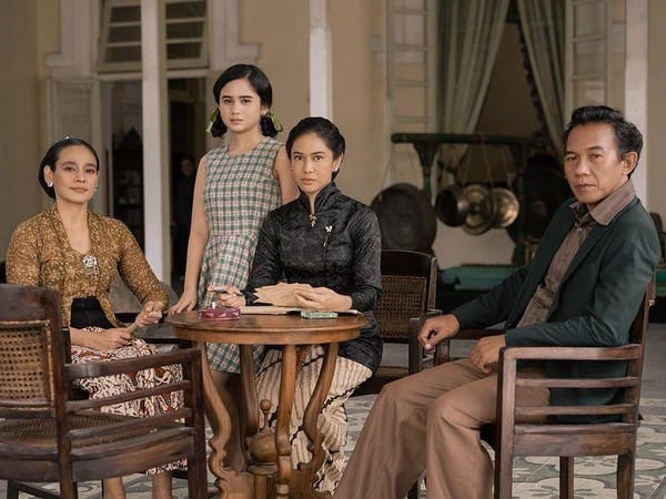 Model Kebaya Pemain Gadis Kretek Dian Sastrowardoyo Hingga Sheila Dara 3 43