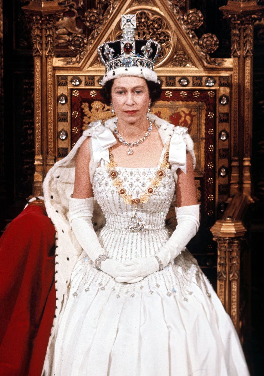 180826201828 17 Queen Elizabeth Ii Unfurled