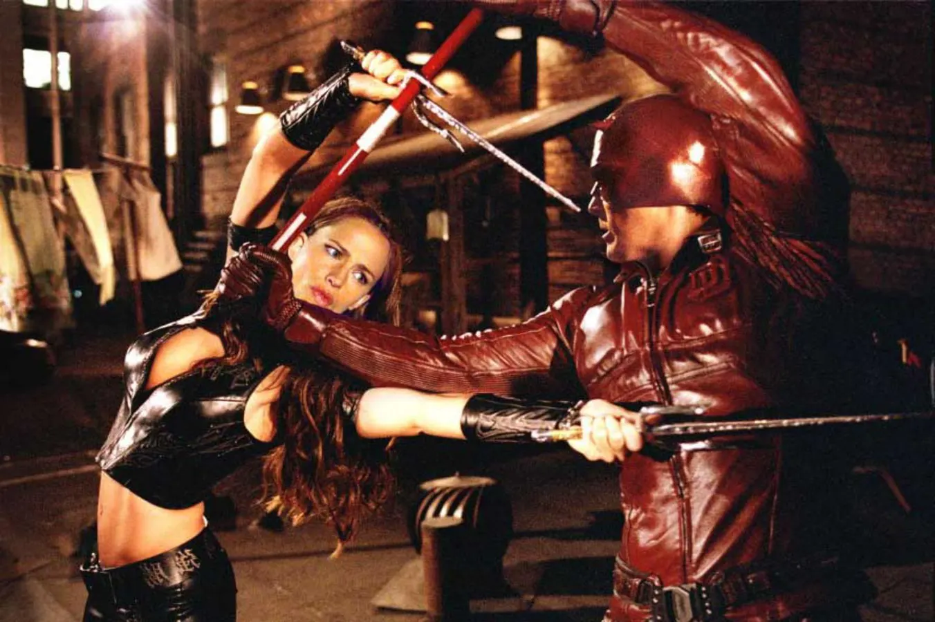 ben affleck daredevil vs jennifer garner elektra.jpg