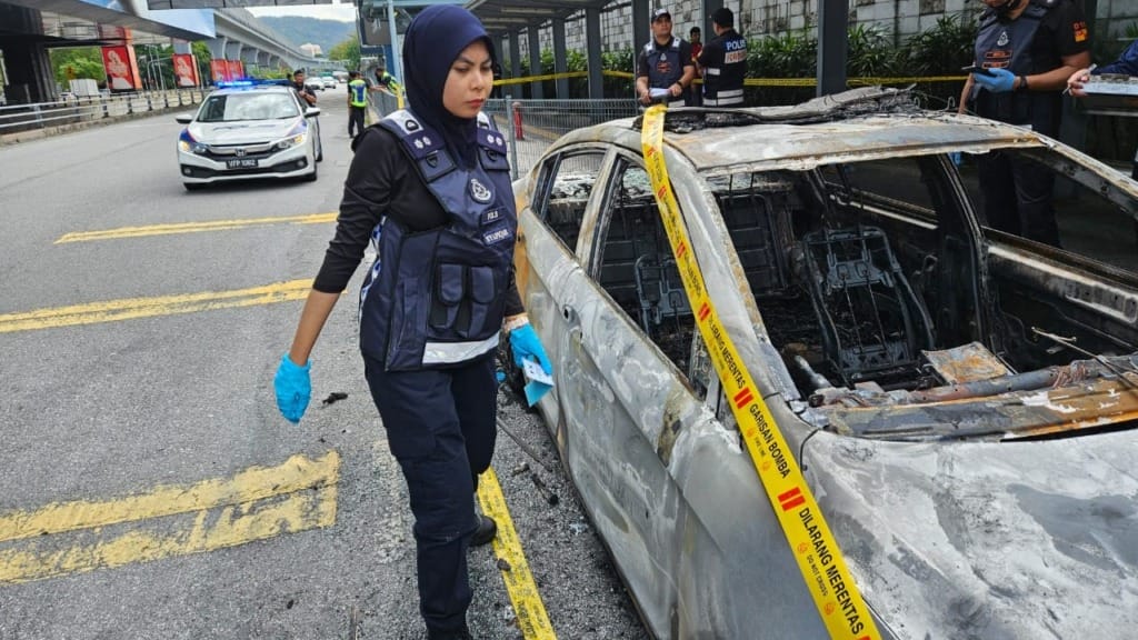 bakar kereta polis bantuan 1