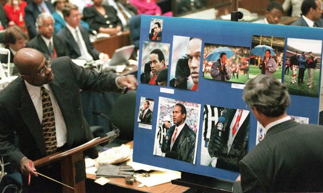 Christopher Darden L Simpson Wearing Gloves Similar To Those Found At The Bundy Crime Scene And At Simpsons Home Afp Photo Photo Credit Should Read Pooafpgetty Images