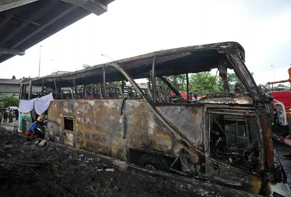 61727910542 Thailandbusfire