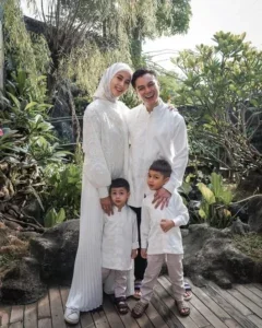 g j a jarang terlihat bersama 8 potret rumah tangga baim wong dan paula verhoeven yang diisukan retak p baim wong dan paula verhoeven 20240620 001 non fotografer kly