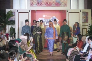 Shopeerailokal Raya Stail Kita Models Showcased The Final Look Nostalgia Balik Kampung