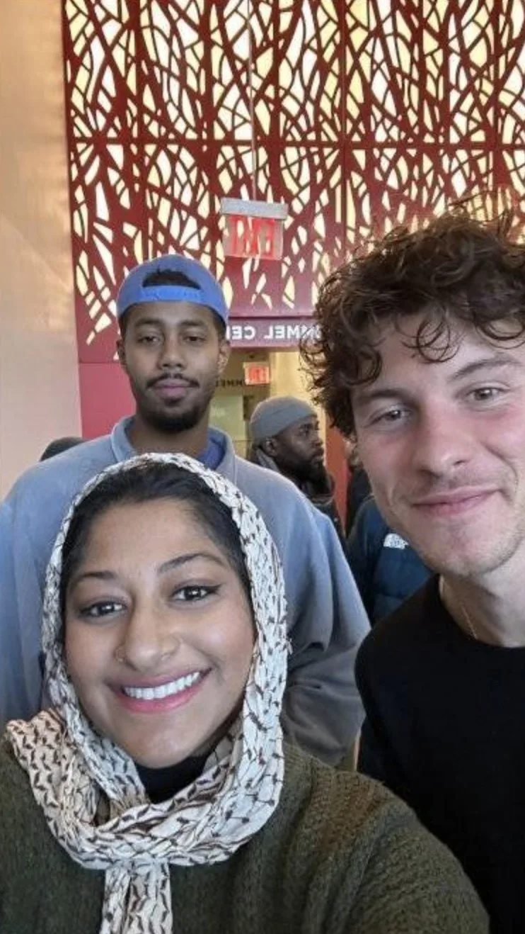 KELIBAT SHAWN MENDES SOLAT JUMAAT DI NEW YORK MENGUNDANG PERHATIAN