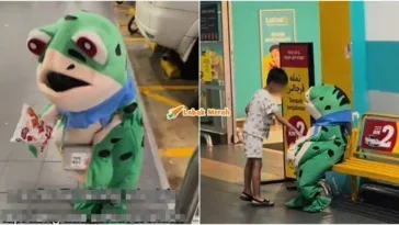 kanak kanak minta sedekah kostum katak