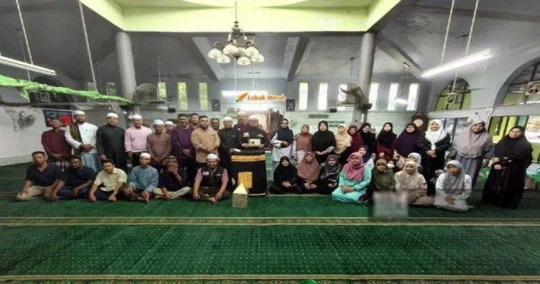 tajaan umrah kepada keluarga 15 pelajar upsi