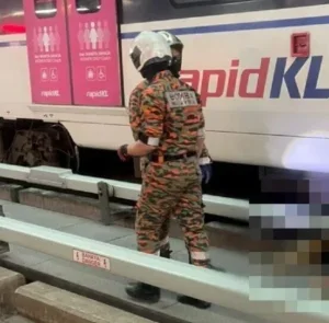 terjatuh ke landasan LRT