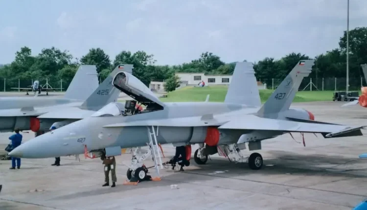 Kuwait Hornet Boeing FA18