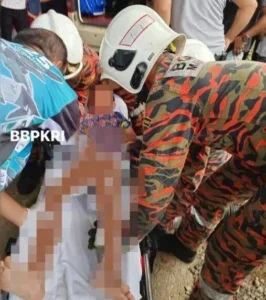 kanak kanak tercucuk besi pengayuh basikal pada perut
