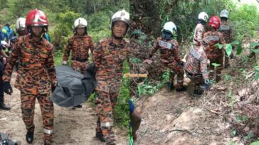 tergelincir jatuh di air terjun