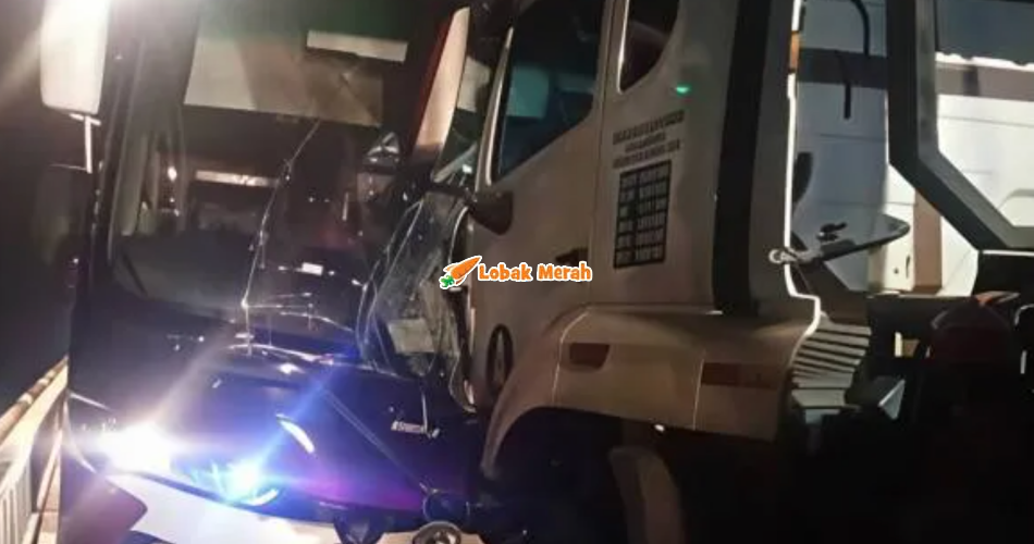 30 Penumpang Berdepan Detik Cemas, Bas Ekspress Bertembung Lori Dari Arah Bertentangan