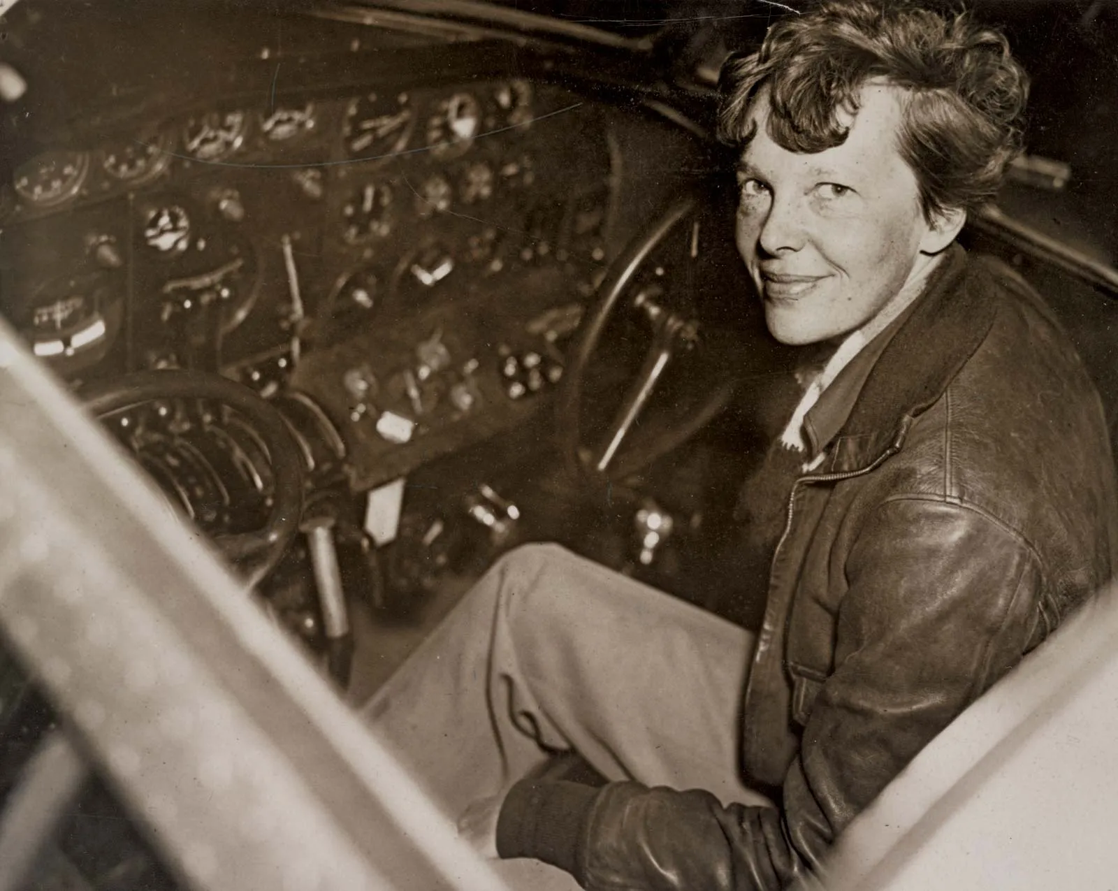 Amelia Earhart cockpit airplane Lockheed Electra.jpg