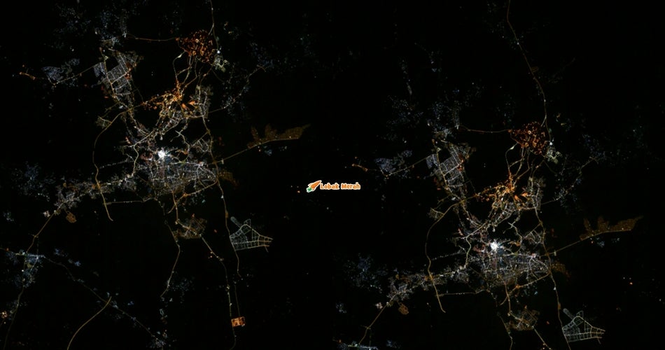 Mengagumkan! Imej Dari Angkasa Lepas Paparkan Kaabah Bercahaya