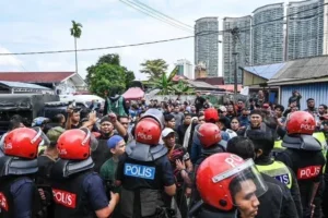 rusuhan kampung sg baru