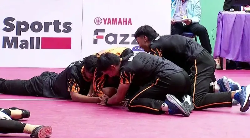 tkraw emas berpasukan