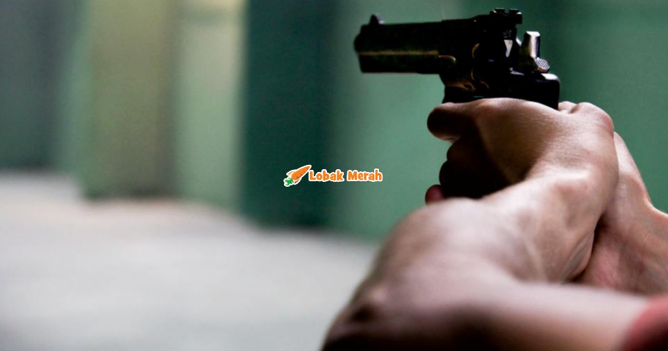 ⁠Enggan Berhenti, Polis Terpaksa Bergelut Dengan Suspek Sehingga Cedera Terkena Tembakan