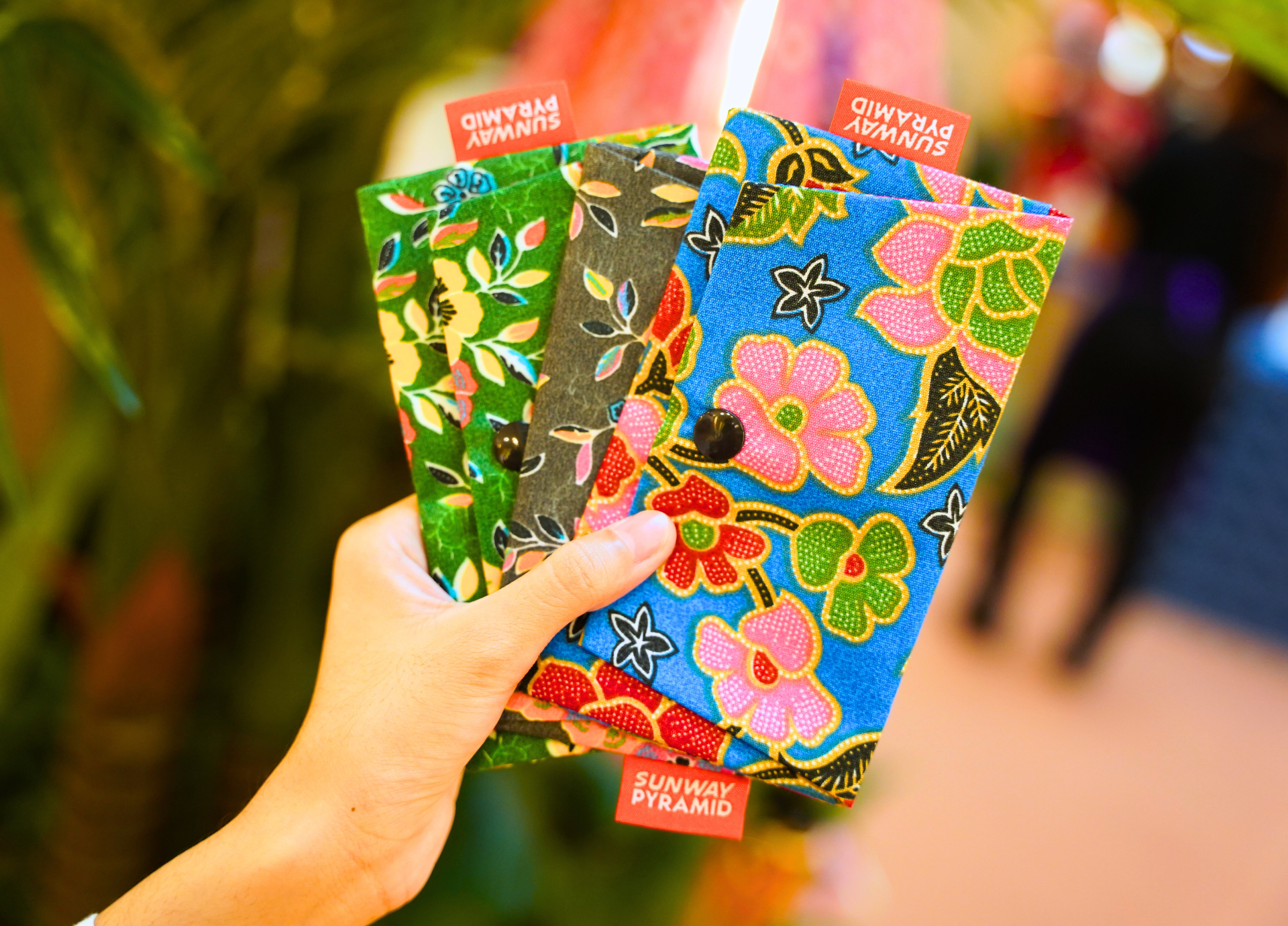 Suri Sampul Raya Customer Journey