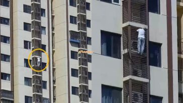 Panjat Keluar Bangunan