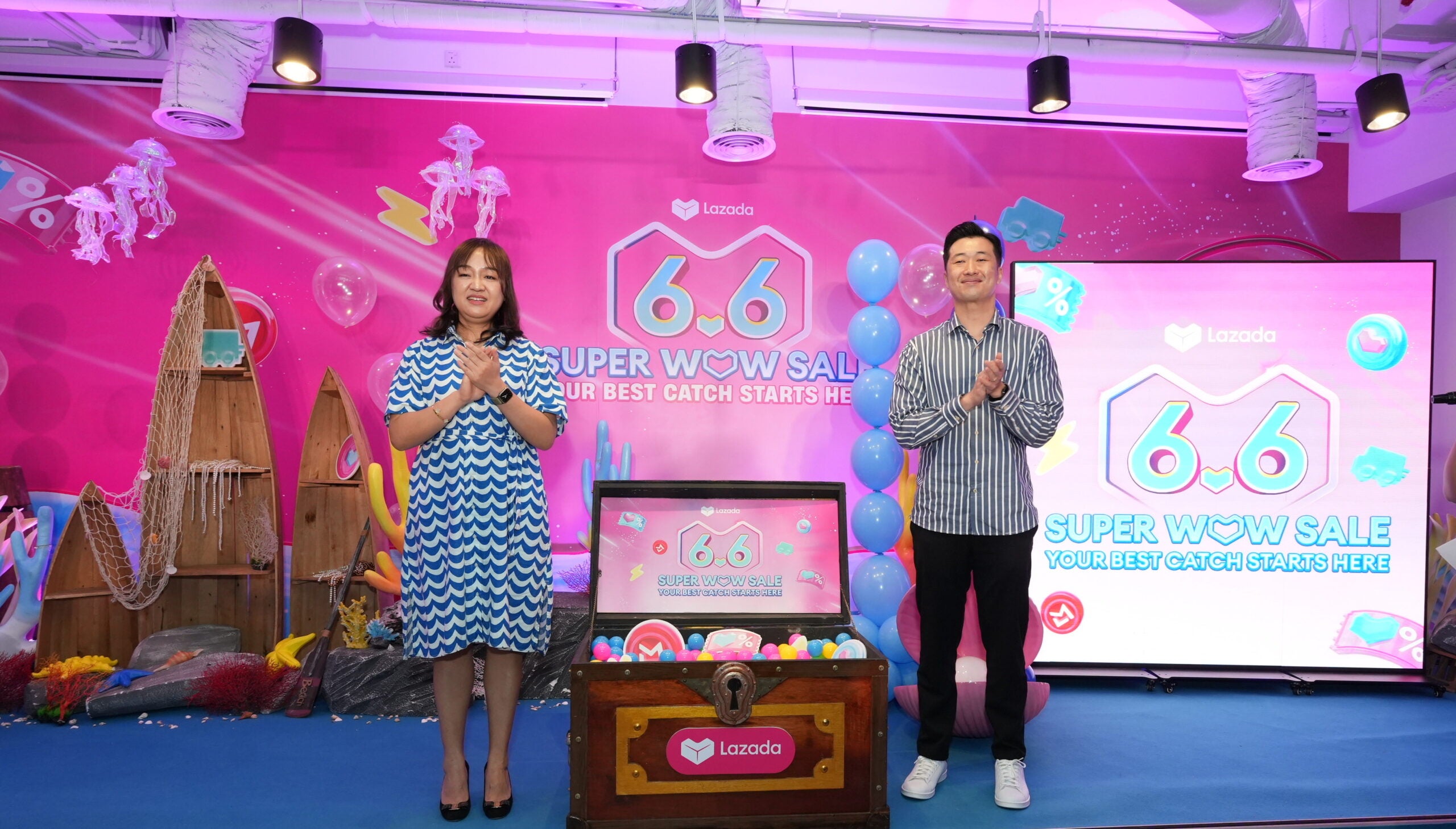 2. Kevin Yap Head Of Business Operations Lazada Malaysia Left And Kaya Qin Chief Executive Officer Of Lazada Malaysia Right Officiating The Launch Of Lazada Malaysias 6.6 Super Wow Sale Campaign Scaled