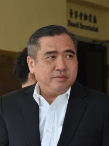 Anthony Loke Portrait 4To3