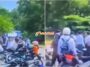 Pelajar Pukul Bapa Depan Sekolah
