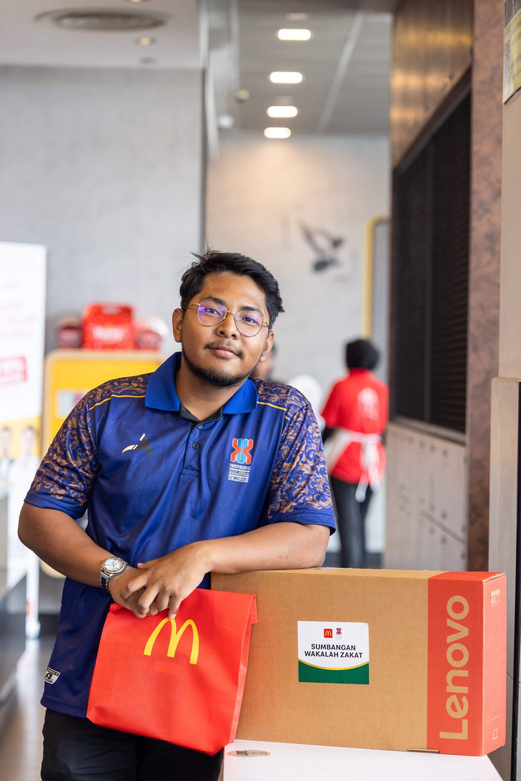 Mohamad Aiman Affendi Azmi Menggunakan Penjimatan Daripada Baucar Nasi Mekdi Untuk Membantu Menguruskan Perbelanjaan Hari Berikutnya Sekali Gus Mengurangkan Kebergantungannya Kepada Keluarga Scaled
